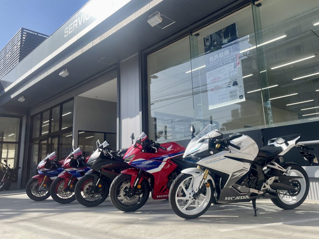 cbr125r 低走行極上車(お話中)（ゴールドウイングはどんなバイク  